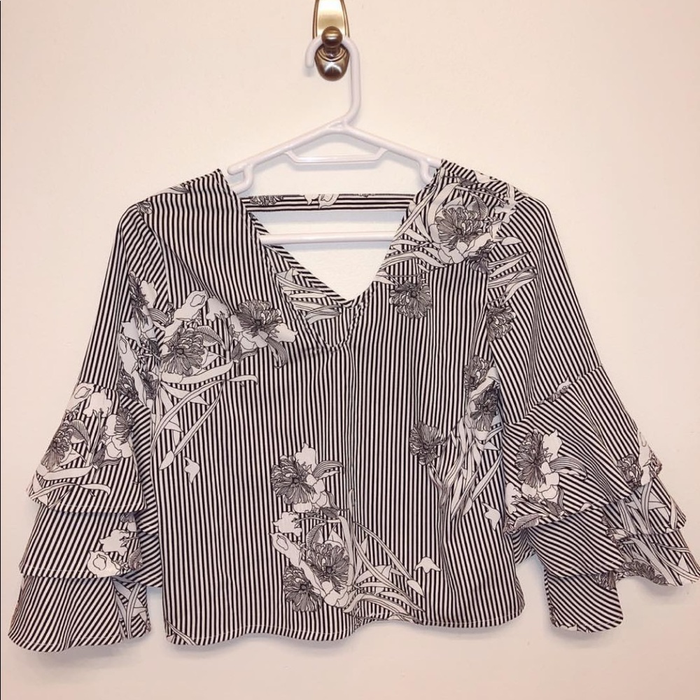 White and black floral patterned flowy blouse
